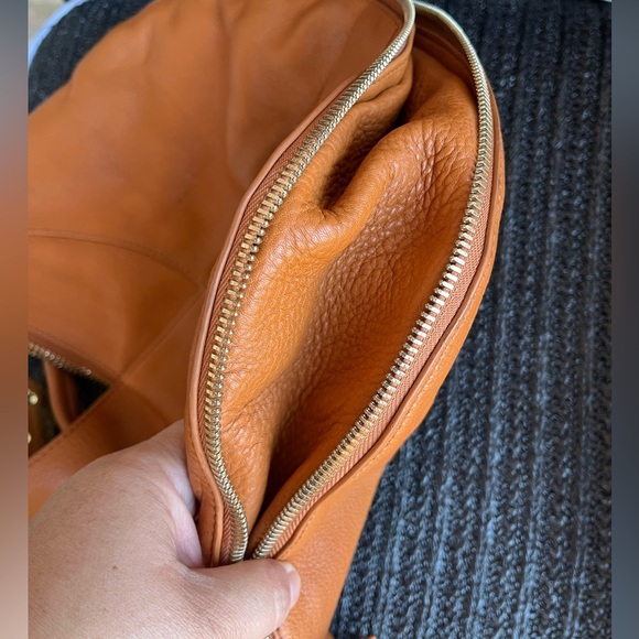 Jaeger Saddle Leather shoulder Bag - Picture 12 of 16